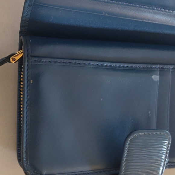 Authentic Prada Wallet - Picture 8 of 10